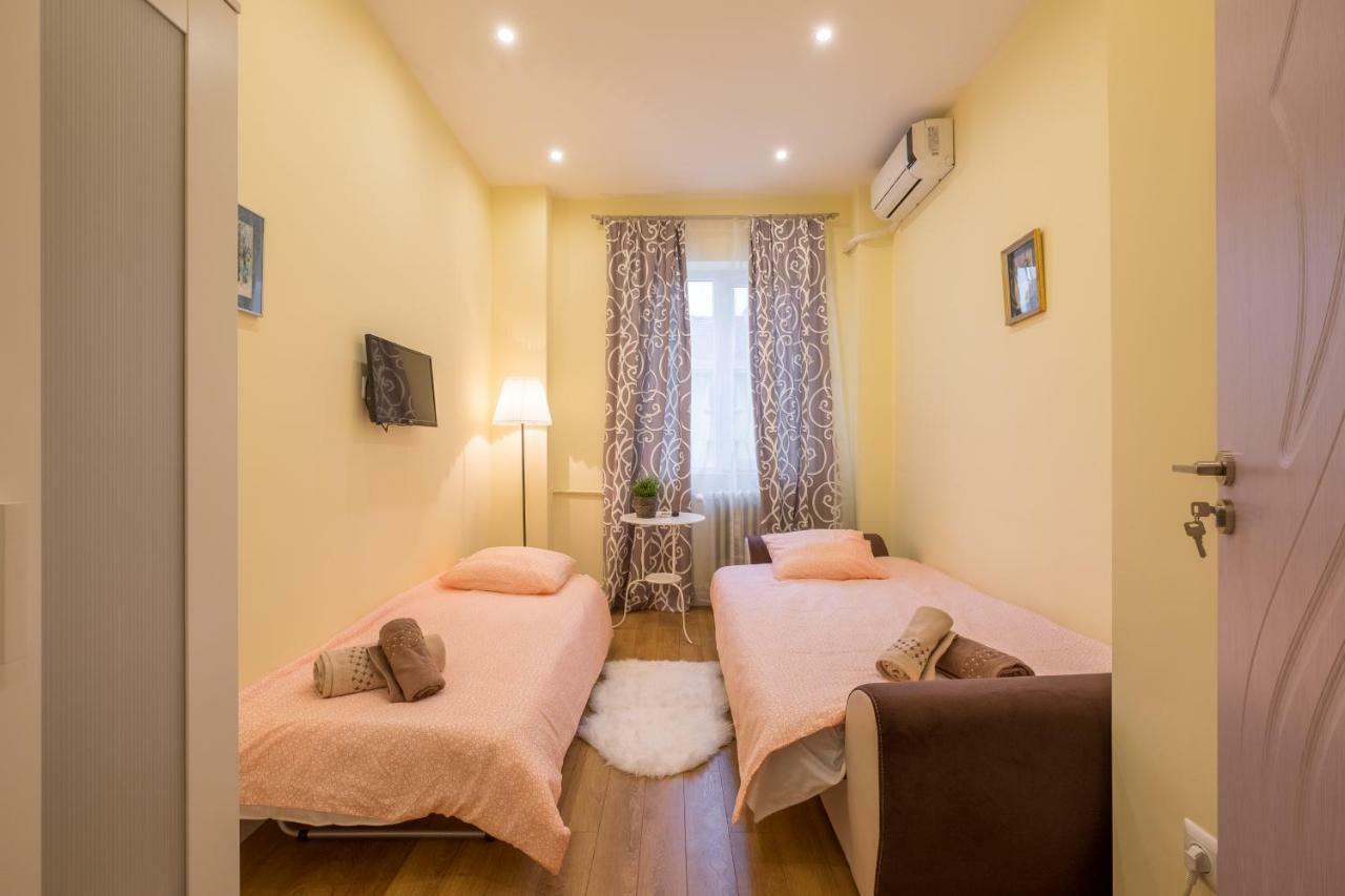 Modern 2 Bedroom Apartment Next To Vitosha Str. Sofia Exterior photo