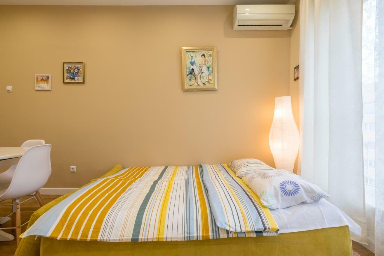 Modern 2 Bedroom Apartment Next To Vitosha Str. Sofia Exterior photo