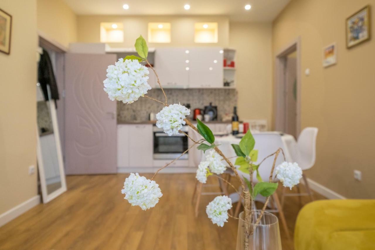 Modern 2 Bedroom Apartment Next To Vitosha Str. Sofia Exterior photo