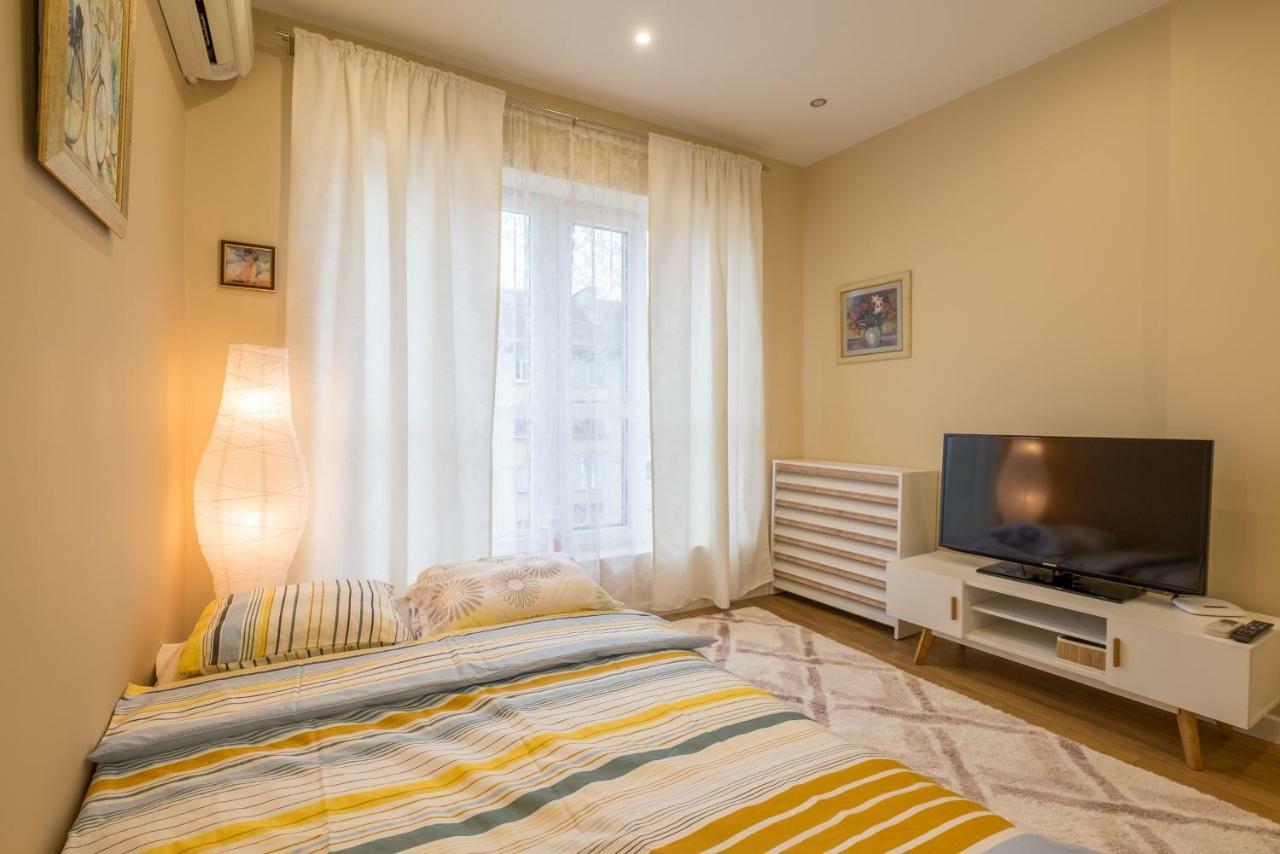 Modern 2 Bedroom Apartment Next To Vitosha Str. Sofia Exterior photo