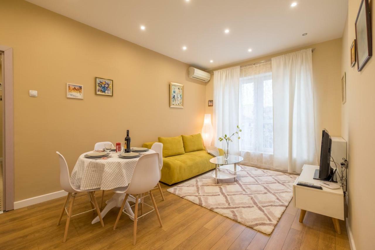Modern 2 Bedroom Apartment Next To Vitosha Str. Sofia Exterior photo