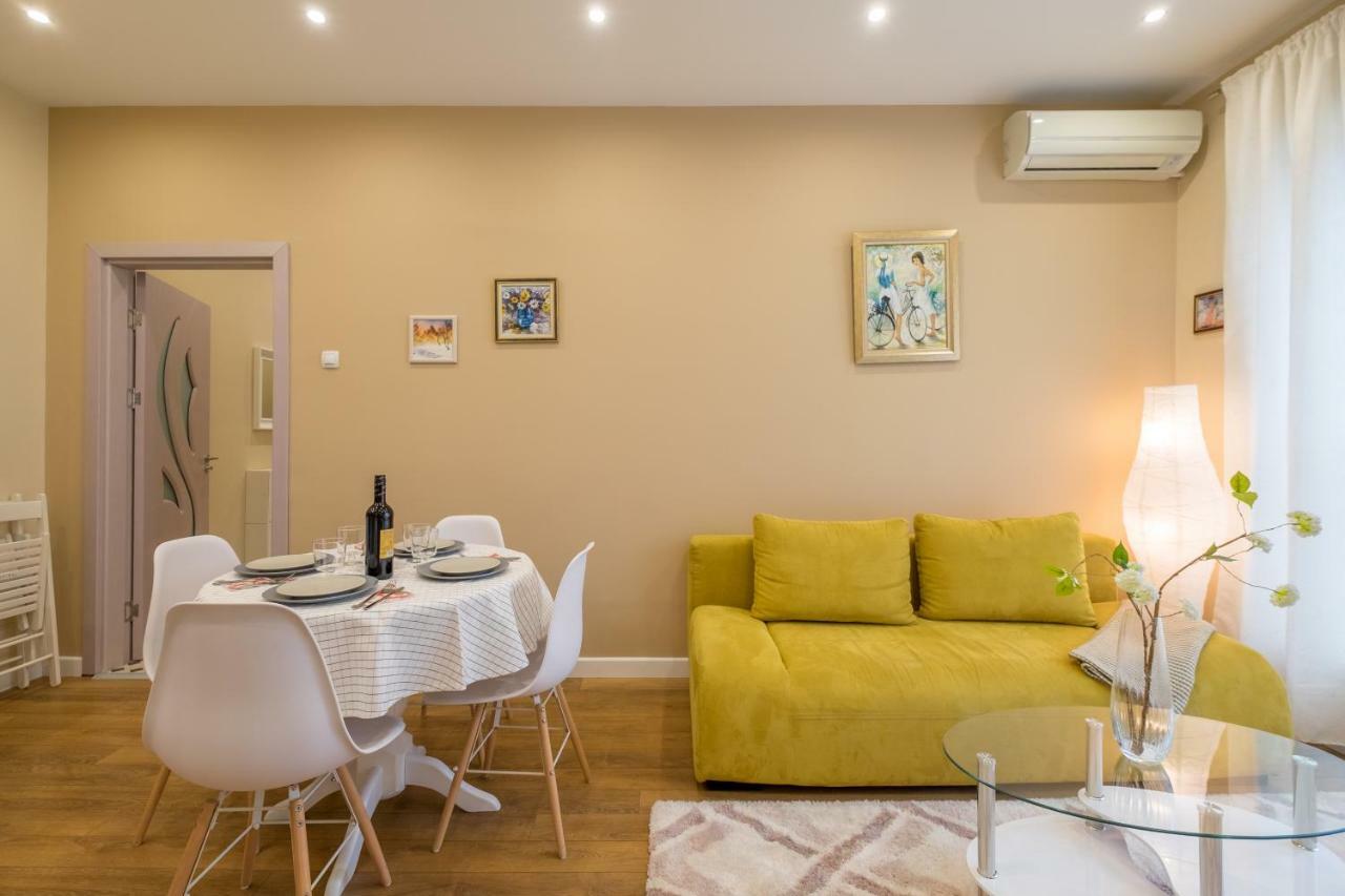 Modern 2 Bedroom Apartment Next To Vitosha Str. Sofia Exterior photo