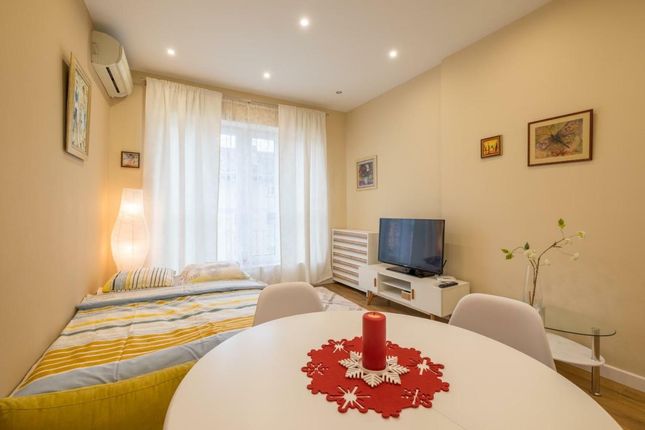 Modern 2 Bedroom Apartment Next To Vitosha Str. Sofia Exterior photo
