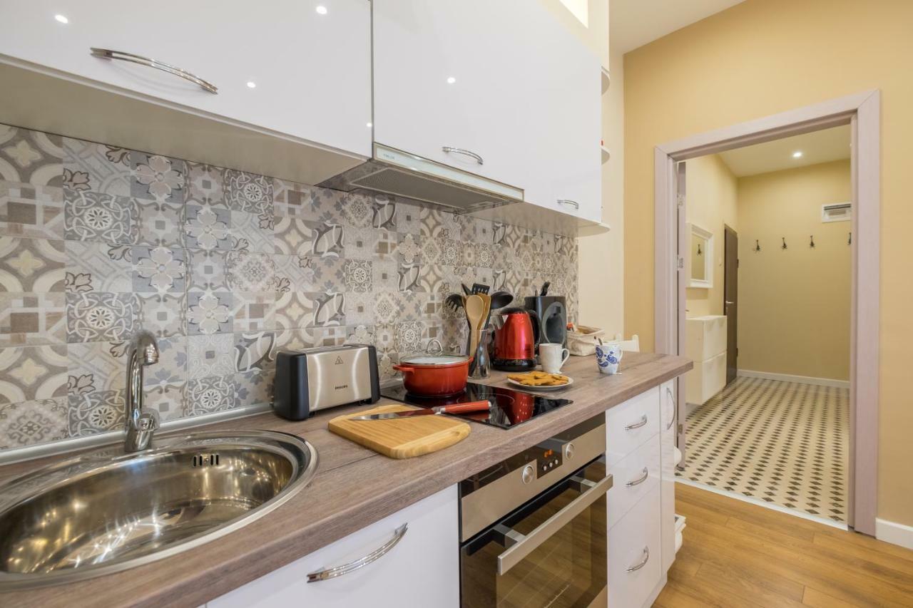 Modern 2 Bedroom Apartment Next To Vitosha Str. Sofia Exterior photo